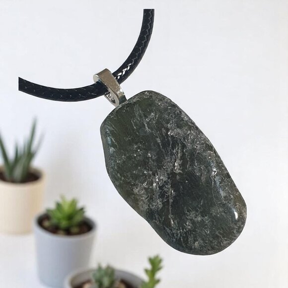 Natural Green Stone Pendant Necklace Adjustable Black Cord & Lobster Clasp Closu - Picture 1 of 7
